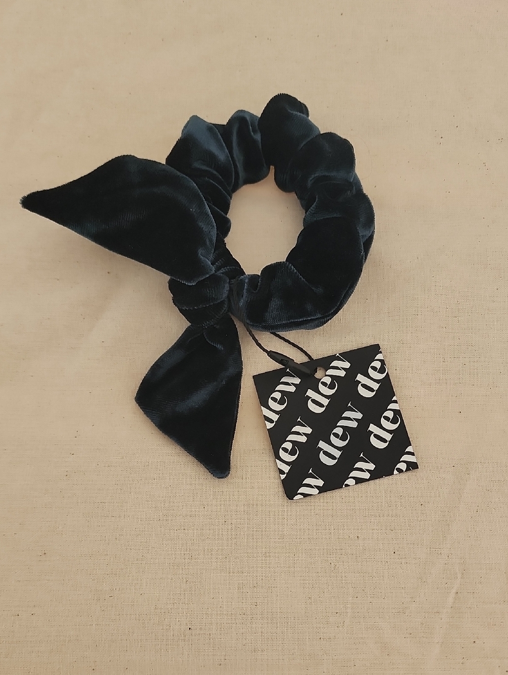 DEW Velvet Bow Scrunchie Hair Tie in Deep Green